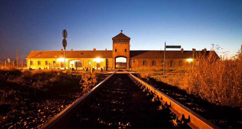 27. Januar 1945: die Befreiung des Konzentrationslagers Auschwitz – Inbegriff für die Ermordung der europäischen Juden. Mehr als 70 Jahre später wollen viele Menschen nichts mehr davon hören. – Bild: naupold, daniel