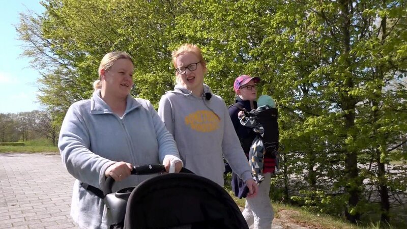 S7F58: Baby Lennox hat hohes Fieber bekommen. Die Teenie-Eltern Jasmin und Maik machen sich große Sorgen um ihren Sohn. Sandra wiederum beschäftigt der Kinderwunsch ihrer Tochter Jasmin. Sie findet, dass es viel zu früh für ein zweites Baby ist. – Bild: RTLZWEI