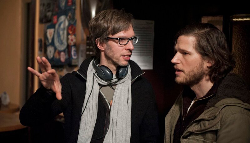 Regisseur Stefan Hering mit Sebastian Ströbel (rechts) bei den Dreharbeiten. – Bild: SWR/Ester.Reglin.Film/Martin Valentin Menke Regisseur Stefan Hering mit Sebastian Ströbel (rechts) bei den Dreharbeiten. – Bild: SWR/Ester.Reglin.Film/Martin Valentin Menke