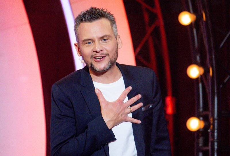Moderator Tobias Mann (Aufnahme von Verleihung Deutscher Kleinkunstpreis 2024). – Bild: ZDF und Torsten Silz Moderator Tobias Mann (Aufnahme von Verleihung Deutscher Kleinkunstpreis 2024). – Bild: ZDF und Torsten Silz