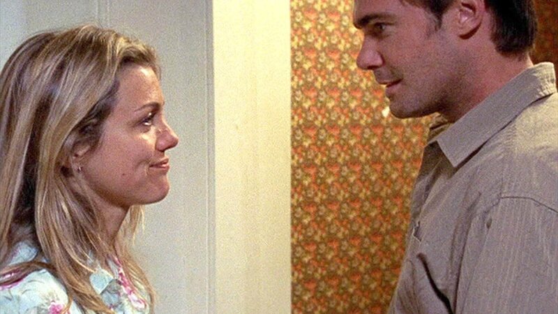 Tess Silverman McLeod (Bridie Carter) erhält mitten in der Nacht überraschenden Besuch. Jack (Jeremy Lindsay Taylor) behauptet Jack McLeods Sohn zu sein und somit Tess’ Halbbruder. – Bild: TVNOW