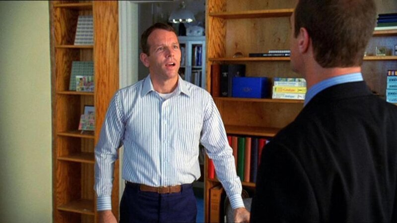 Detective Elliot Stabler (Christopher Meloni, r.) verdächtigt den einschlägig vorbestraften Bill Turbit (Stephen Bogardus), einen 8-jährigen Jungen missbraucht und ermordet zu haben. – Bild: RTL NITRO
