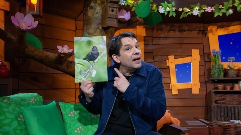 Die singende Amsel im Frühling 1 – Bild: KiKA