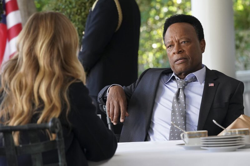 Ellie Bishop (Emily Wickersham, l.); Moses McClaine (William Allen Young, r.) – Bild: CBS Broadcasting, Inc.