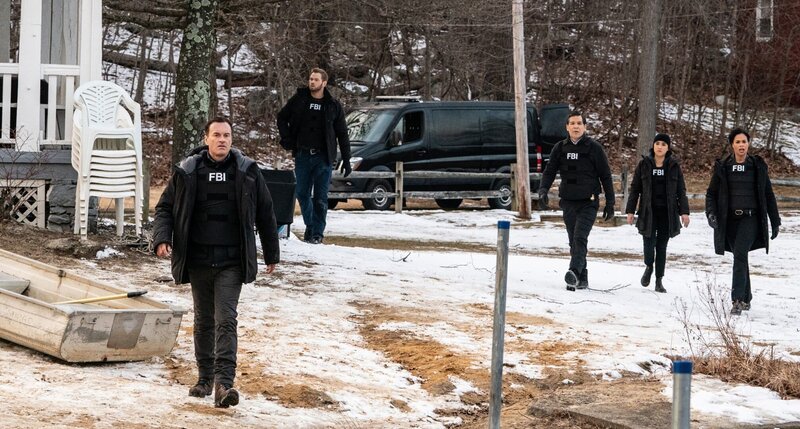 L-R: Jess LaCroix (Julian McMahon); Kenny Crosby (Kellan Lutz); Clinton Skye (Nathaniel Arcand); Hana Gibson (Keisha Castle-Hughes); Sheryll Barnes (Roxy Sternberg) – Bild: 2020 CBS Broadcasting, Inc. All Rights Reserved /​ Mark Schafer Lizenzbild frei