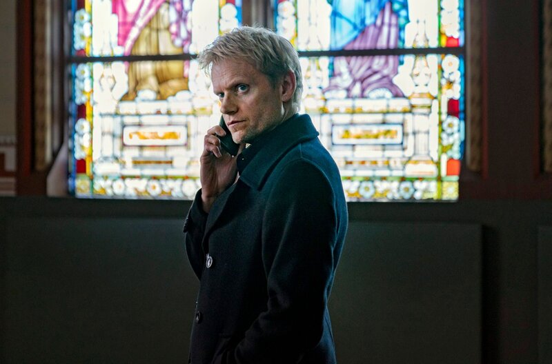 Kommissar Piet Van der Valk (Marc Warren) im Einsatz. – Bild: ARD Degeto/​Company Pictures/​all3