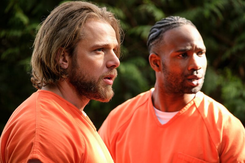 Pictured (L-R): Max Thieriot as Bode Donovan and W Tre Davis as Freddy Mills – Bild: Bettina Strauss/​CBS