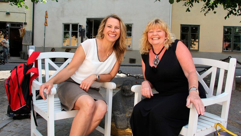 Moderatorin Andrea Grießmann trifft die ehemalige Pippi Langstrumpf Darstellerin Inger Nilsson (r). – Bild: ZDF und WDR/​Alice Tschöke