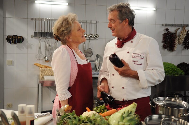 Hildegard (Antje Hagen, l.); André (Joachim Lätsch, r.) – Bild: ARD