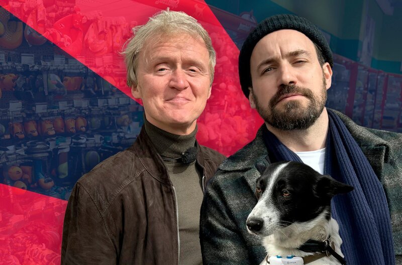 Köppen ins Wasser – äh in die Kurzstrecke. Mit Moderator Jan Köppen (Ninja Warrior, IBES) und seiner Hündin Suki spaziert unser Host Pierre M. Krause durch den Kölner Stadtwald – und trotzdem wird dabei über den Dschungel geredet. – Bild: ZDF und SWR/​dibido.tv