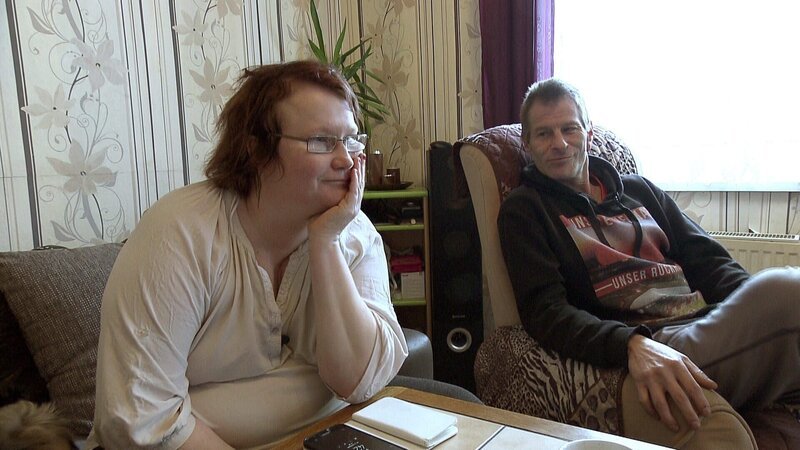 Christine (34) und René (42) leben schon immer vom Staat und momentan von 671 Euro Hartz IV – Bild: RTL 2