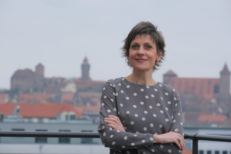 Ella auf der Dachterrasse. – Bild: Günter Distler /​ BR