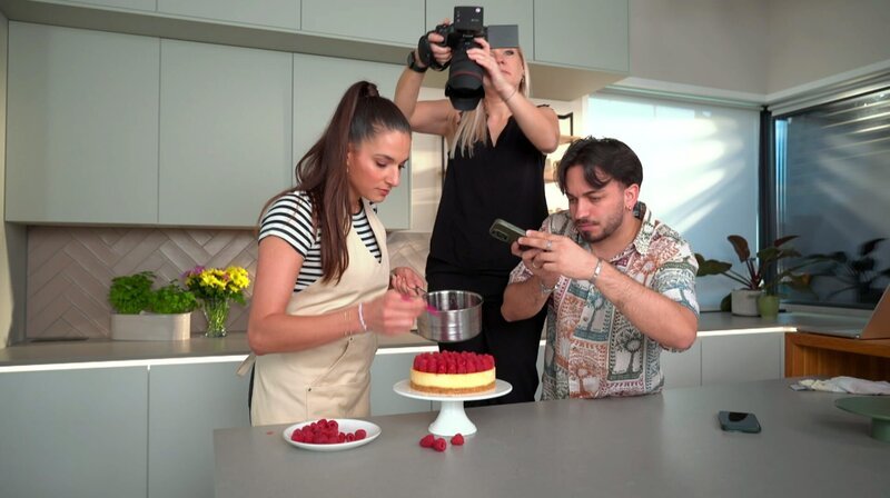 Mit Koch- und Backvideos fürs Internet hat sich Sally selbstständig gemacht und ihr Unternehmen innerhalb weniger Jahre zu Deutschlands erfolgreichstem Anbieter für digitalen Food-Content entwickelt. – Bild: SWR
