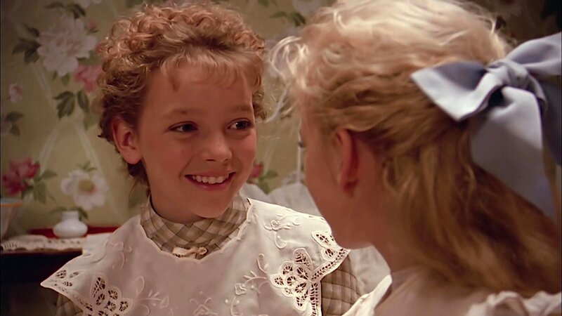 (v.l.) Felicity King (Gema Zamprogna), Sara Stanley (Sarah Polley) – Bild: Bibel TV