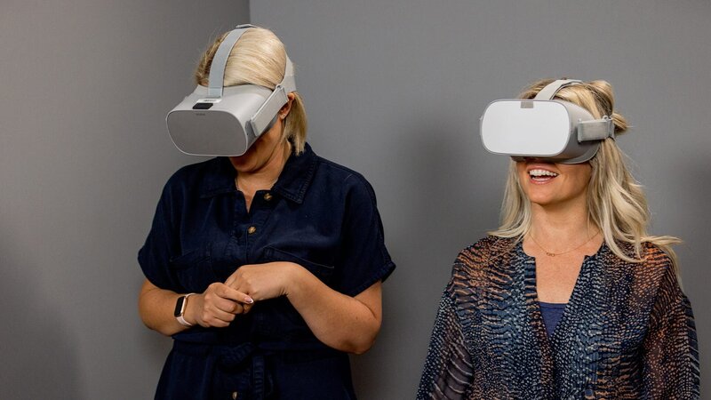 Clients see through visual technology how their gardens will look. – Bild: Banijay Rights Limited