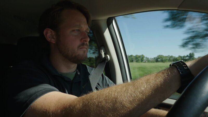 FBI Special Agent Andy Kehren driving around Ilinois – Bild: Discovery, Inc.