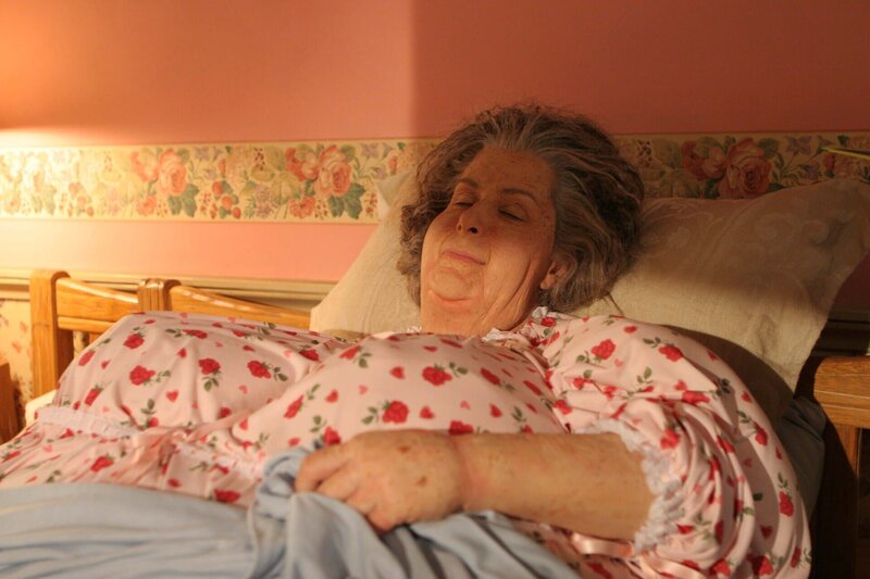 Lois (Jane Kaczmarek). – Bild: ViacomCBS