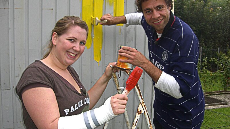 Eva und Claus brauchen für ihre Parzelle in der Bochumer Kleingartenanlage „Zum friedlichen Nachbarn“ eine Laube. – Bild: RTL /​ Tokee Bros.