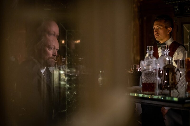 Lars Mikkelsen als Daniel Duval (l.) – Bild: Sky Vision /​ Die Verwendung ist nur bei redaktioneller Berichterstattung im Rahmen einer Programmankündigung ab 2 Monate vor der ersten Auss /​ © Sky Italia