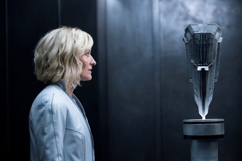 Dr. Catherine Halsey (Natascha McElhone) – Bild: Adrienn Szabo /​ Paramount+ /​ Die Verwendung ist nur bei redaktioneller Berichterstattung im Rahmen einer Programmankündigung ab 2 Monate vor der ersten Auss /​ © 2022 Microsoft Corporation. All Rights Reserved.