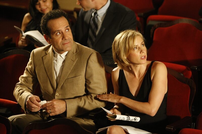 L-R: Adrian Monk (Tony Shalhoub), Natalie Teeger (Traylor Howard) – Bild: OPTN
