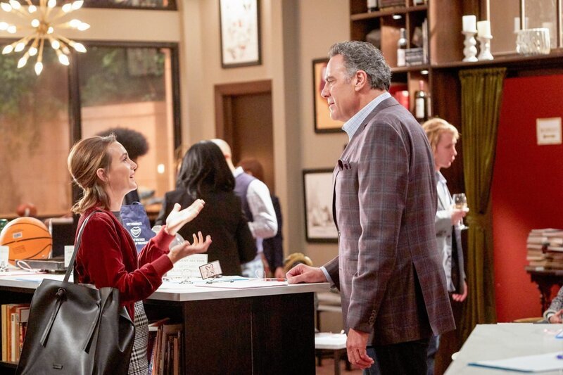 Leighton Meester (Angie D’Amato), Brad Garrett (Douglas Fogerty). – Bild: ORF/​PRO7/​ABC
