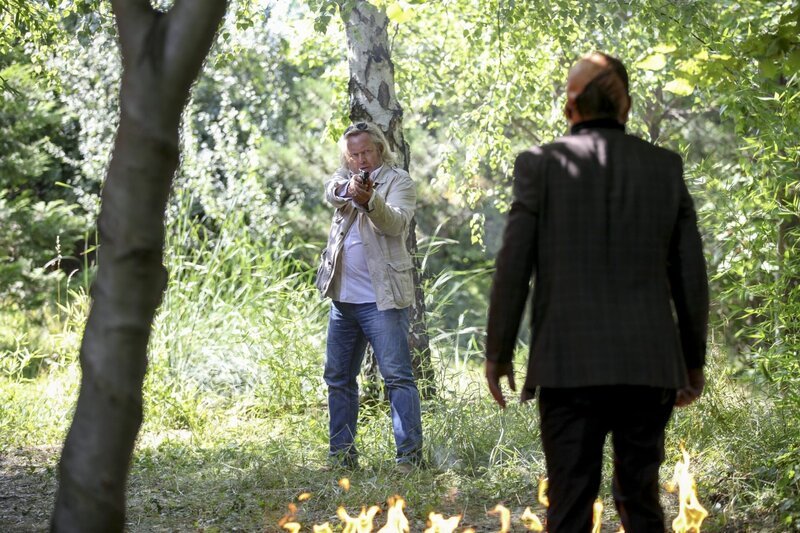 (v.li.): Gregor Seberg (Helmuth Nowak), Helmuth Häusler (Bertram Stocker). – Bild: ORF/​SATEL-Film/​Stefan Haring
