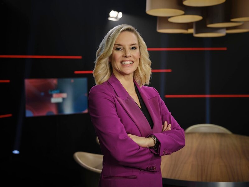 Katrin Prähauser posiert für ein Portrait – Bild: Philipp Carl Riedl /​ ServusTV