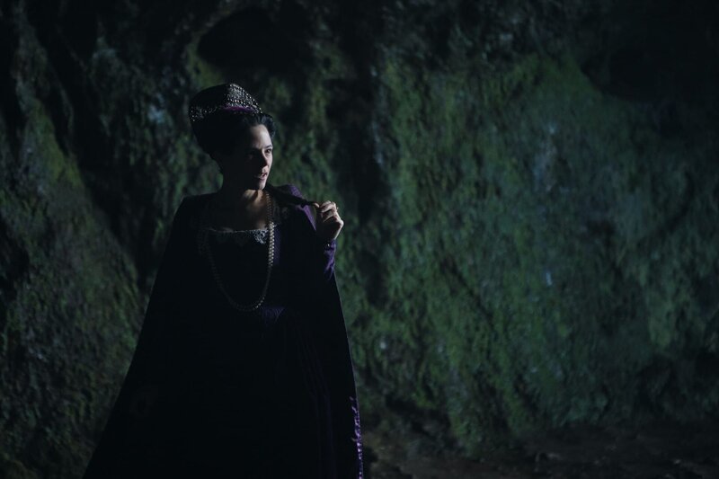 As Diana and Matthew return to London, Diana learns news that could change everything. The Queen holds Matthew to account – Bild: Simon Ridgway /​ Bad Wolf Productions /​ Bad Wolf Productions /​ ©Sky UK Ltd