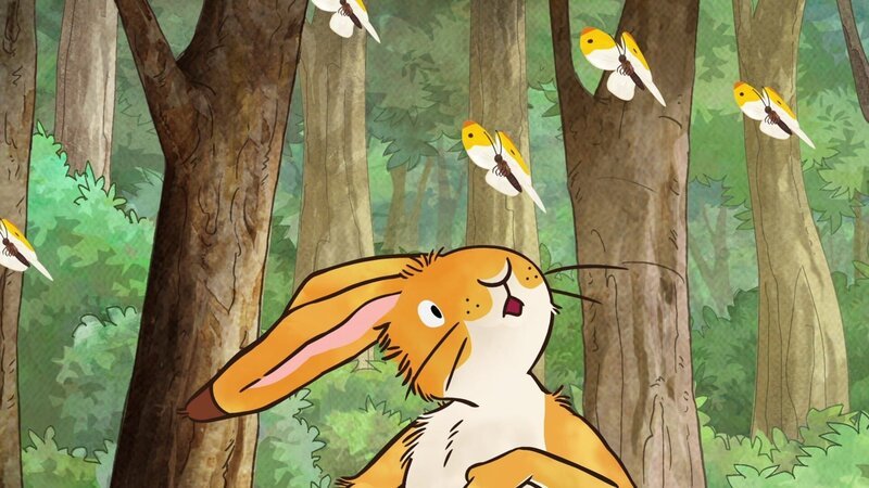 Der kleine Hase wundert sich über all die Schmetterlinge um ihn herum. – Bild: KiKA/​SLR Productions Australia Pty.Ltd./​Scrawl Studios Pte Ltd./​hr/​ARD