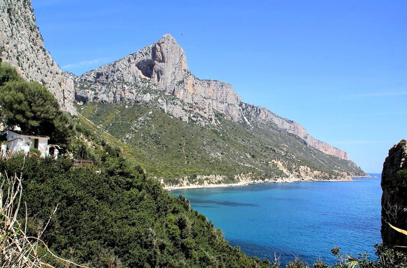 Die Stadt Cagliari hat in den letzten Jahren viel für den Ausbau von Radwegen getan. Vor allem, um die Mobilität mit dem Rad zu fördern. – Bild: SWR/​RBB /​ ZDF und SWR/​RBB