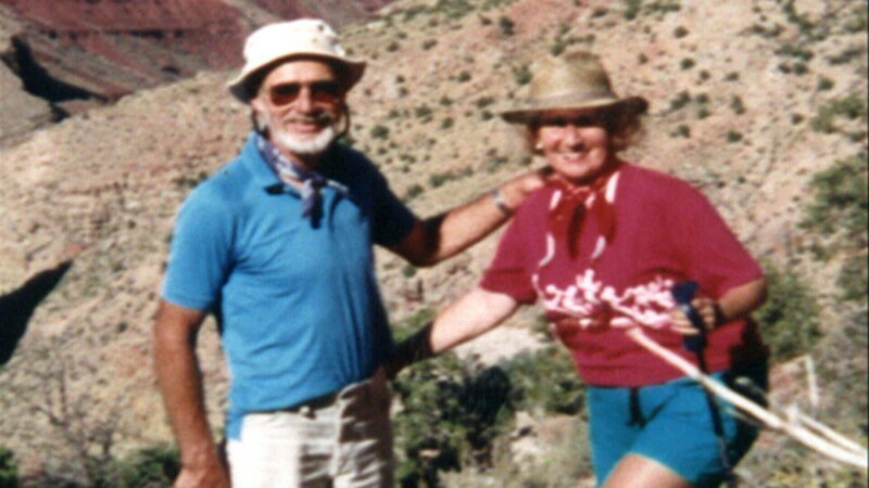 Das fünfte Gebot – Grand Canyon, Arizona. Am 11. April meldet Robert Spangler aufgebracht, dass seine Frau Donna bei einer Wanderung abgestürzt sei und tot im Canyon liege. Ein Unfall? – Bild: RTL II
