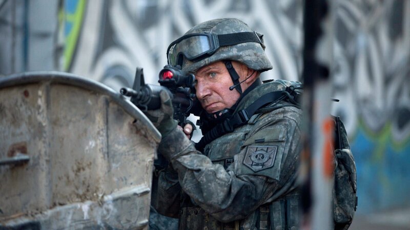 Nach seiner Verbannung sinnt General Coriolanus (Ralph Fiennes) auf Rache und kämpft dafür mit aller Macht und Gnadenlosigkeit auch an vorderster Front. – Bild: ZDF und Larry D. Horricks Nach seiner Verbannung sinnt General Coriolanus (Ralph Fiennes) auf Rache und kämpft dafür mit aller Macht und Gnadenlosigkeit auch an vorderster Front. – Bild: ZDF und Larry D. Horricks