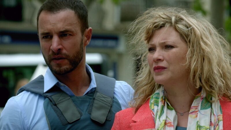 L-R: Antoine Dumas( Raphaël Lenglet ), Candice Renoir( Cécile Bois ) – Bild: AXN White