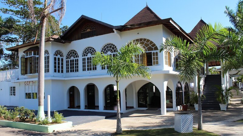 Gardenia Resort in Negril, Jamaica, as seen on Travel Channel’s Hotel Impossible. – Bild: 2013,The Travel Channel, L.L.C. All Rights Reserved