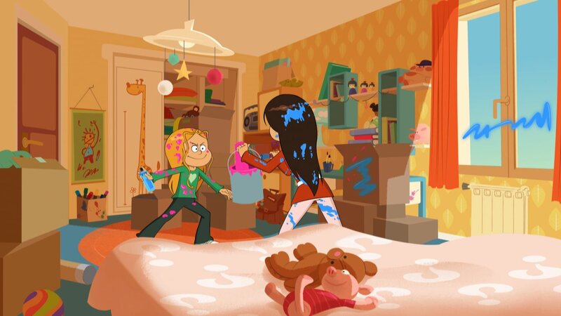 Eigentlich sollte mal neu gestrichen werden: Wendy und Marine kämpfen in Marines Zimmer mit pinker und blauer Farbe. – Bild: NDR/​Bamboo Production/​Samka Productions