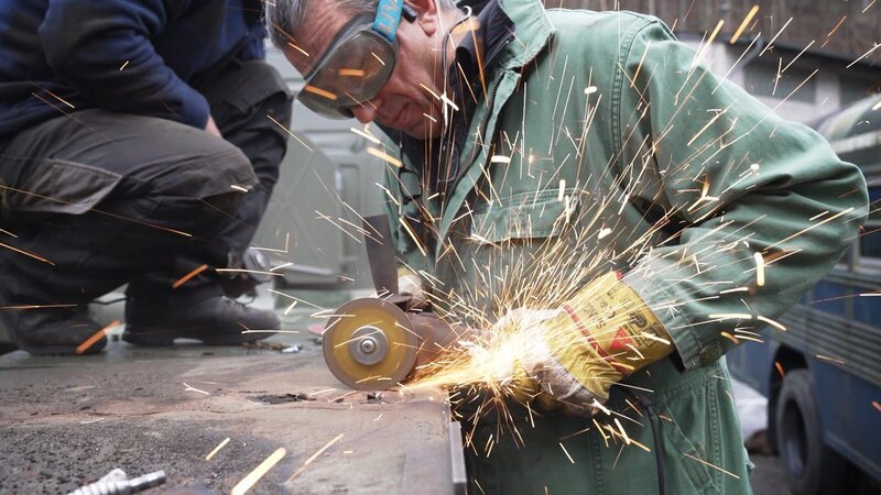 Michael Manousakis. – Bild: Warner Bros. Discovery