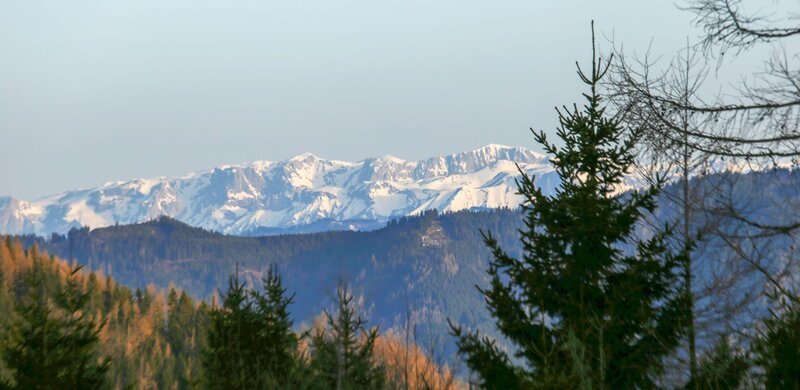 Blick auf den verschneiten Hochschwab im Frühling. – Bild: ORF/​dreiD.at/​Rilk Film/​Franz Fuchs