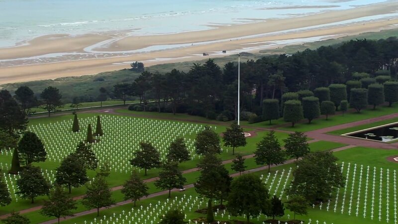 Ein Soldatenfriedhof zeugt von schweren Verlusten bei der Schlacht um die Normandie im Juni 1944. – Bild: 3sat