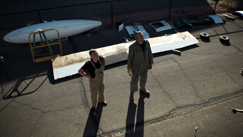 Michael Manousakis (r.) – Bild: Warner Bros. Discovery