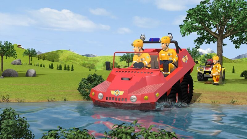 Sam und Elvis fahren mit Hydrus zu einem Wasser-Rettungseinsatz, um Trevor und Moose zu retten. – Bild: KiKA/​HIT Entertainment