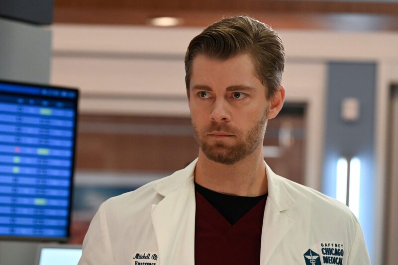 Dr. Mitch Ripley (Luke Mitchell) – Bild: George Burns Jr/​NBC