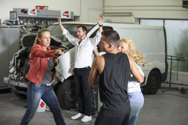 Penny Lanz (Lilian Klebow), Radko Radencic (Eugen Knecht), Roman (Manuel Celeda), Babette (Lili Epply). – Bild: ORF/​SATEL-Film/​Stefan Haring