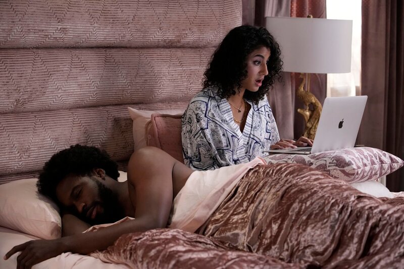 L-R: James (Yedoye Travis), Mikaela (Vella Lovell) – Bild: NBC /​ Casey Durkin/​NBC