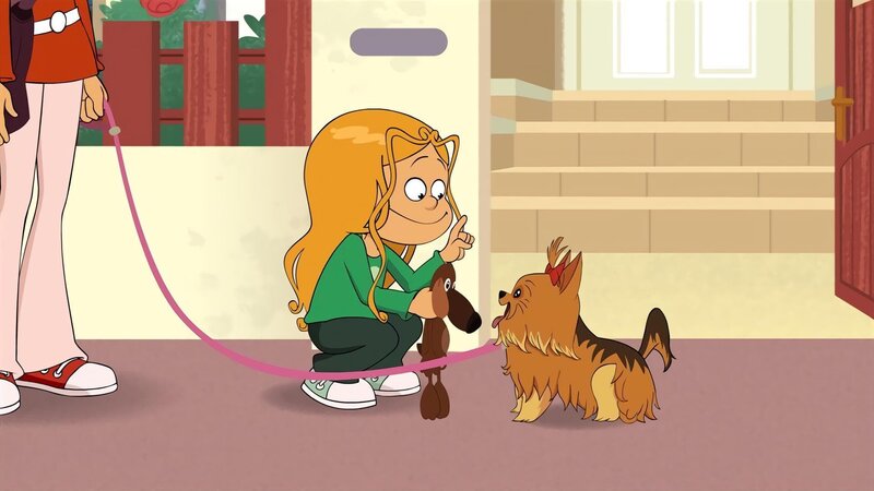 Marine befiehlt Darwin, dem Hund ihrer Oma, die Fährte aufzunehmen! Doch Darwin ist als Spürhund eine Niete. – Bild: NDR/​Bamboo Production/​Samka Productions