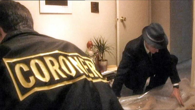 Eine College-Studentin wird tot in ihrem Bett gefunden. – Bild: RTL II