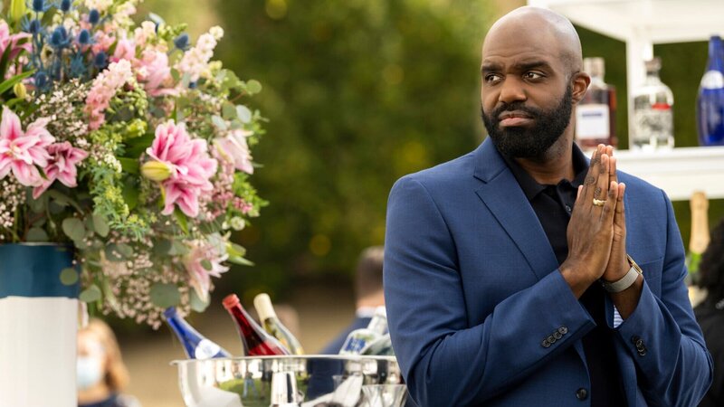 Auf der Bar Mizwa-Feier von Martys Tochter nutzt Marcus (Carl Clemons-Hopkins) die Gelegenheit, um mit Marty hart zu verhandeln: Er will verhindern, dass Deborahs Show-Termine im Casino gekürzt werden. Doch wer wird am Ende seinen Willen durchsetzen? – Bild: ZDF