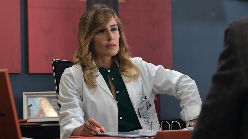 Cecilia Tedeschi (Alice Arcuri) – Bild: AXN White