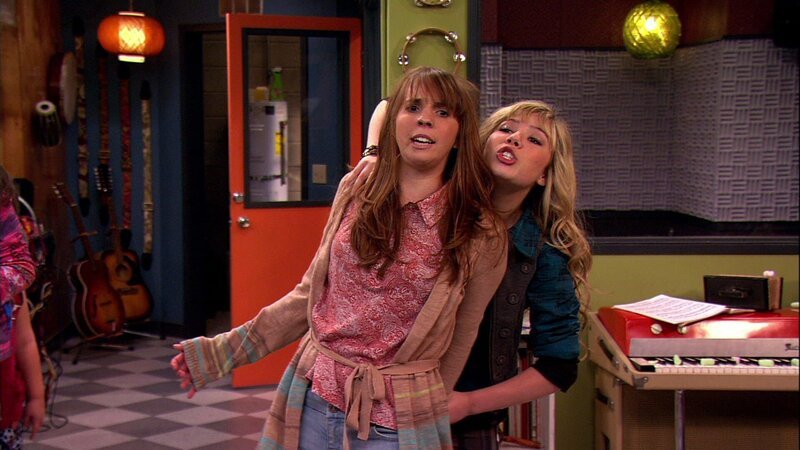 v.li.: Nora Dershlit (Danielle Morrow), Sam Puckett (Jennette McCurdy) – Bild: Paramount