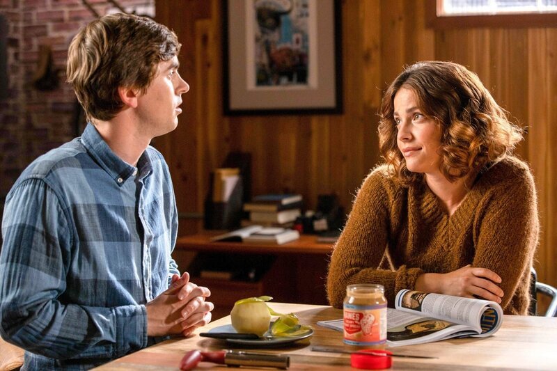Freddie Highmore (Dr. Shaun Murphy), Paige Spara (Lea Dilallo). – Bild: ORF/​Sony Pictures/​ABC/​Jack Rowand